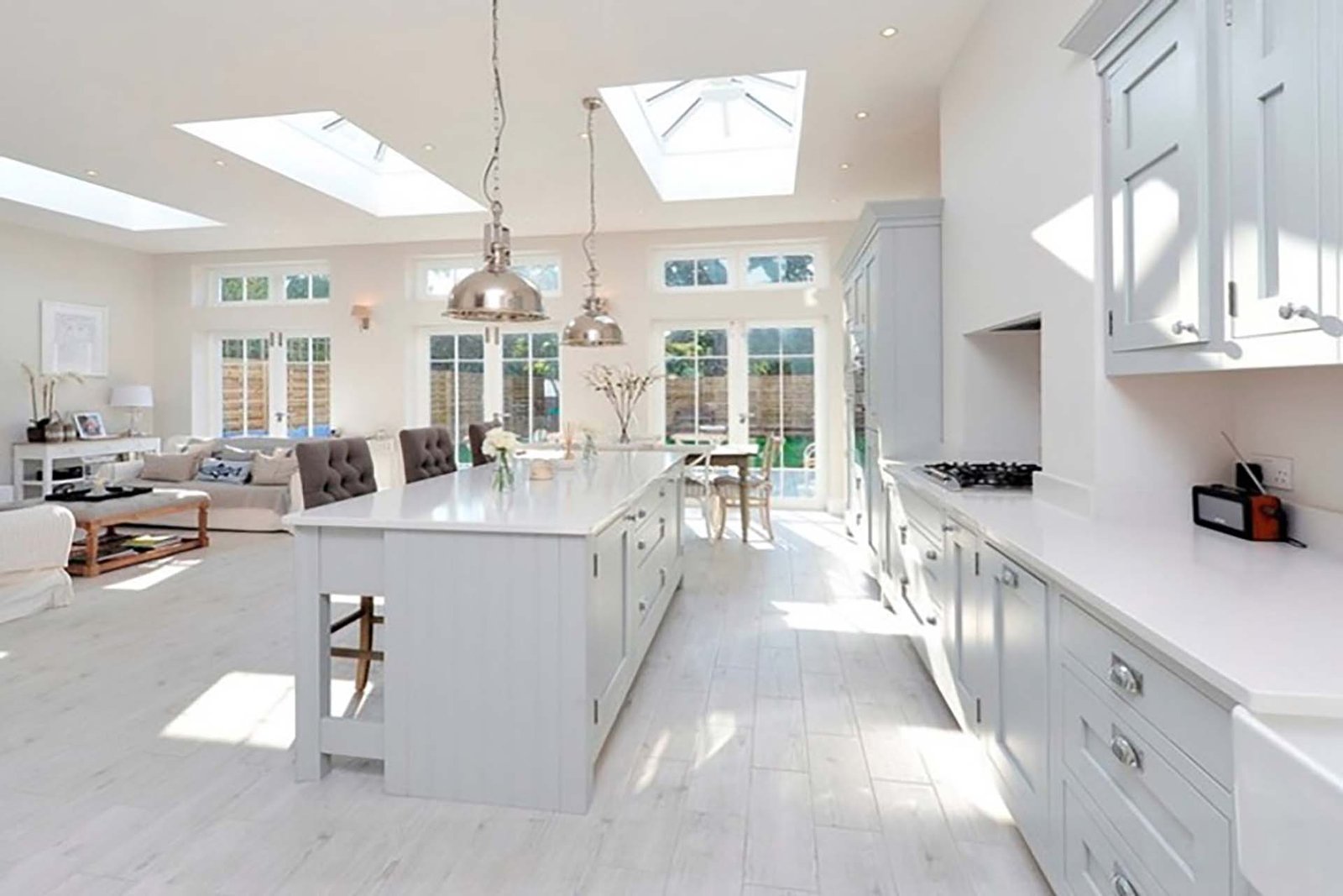 mutfak-zemin-doseme-cesitleri-laminat-parke